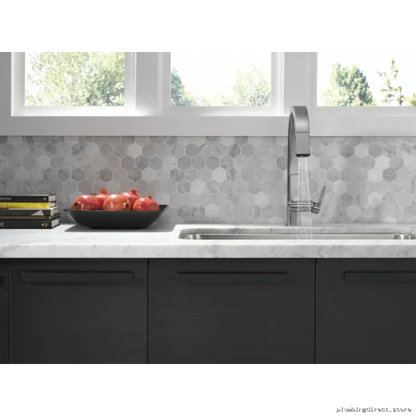 Delta Arctic Stainless Pull-Down Kitchen Faucet with Spray 9193-AR-DST