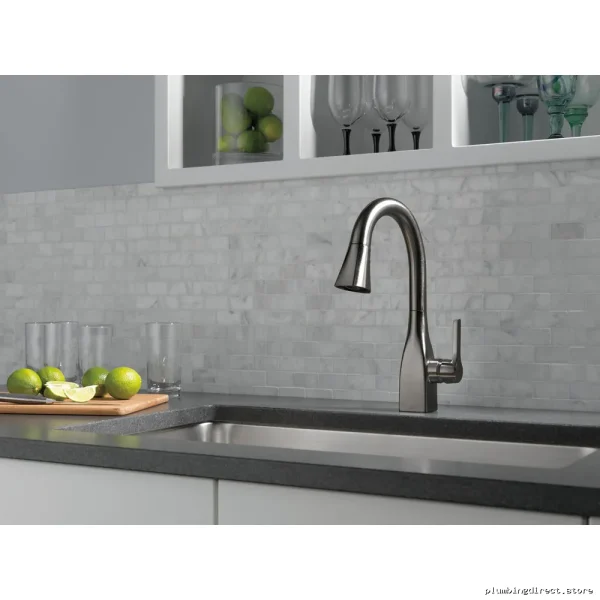 Delta Mateo Black Stainless Pull-Down Kitchen Faucet with Sprayer 9983-KS-DST