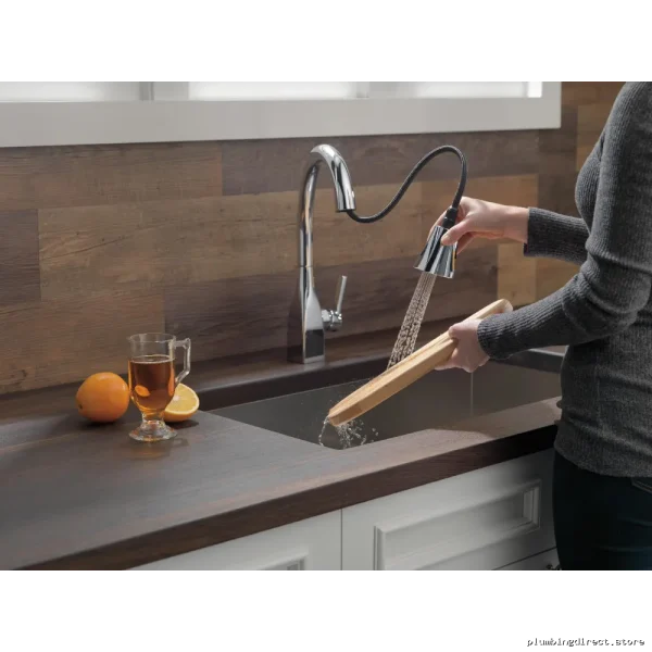 Mateo Hands-Free Chrome Faucet with Pulldown Spray - 9183-DST Delta