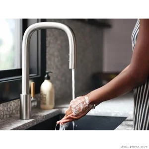 Smart Hands-Free Kitchen Faucet with Pull-Down Spray - Moen S74001EV2SRS